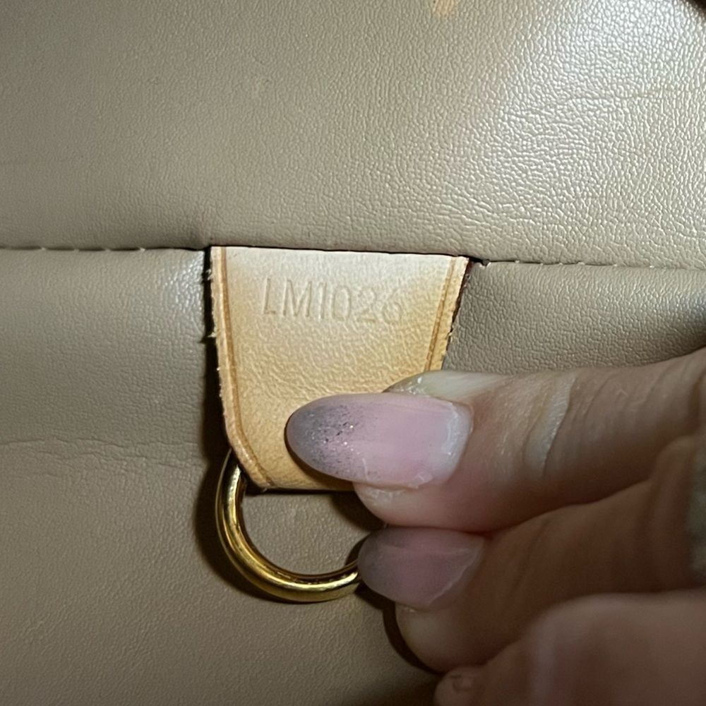 AUTH LOUIS VUITTON VERNIS BAG- tan/beige - Picture 4 of 15